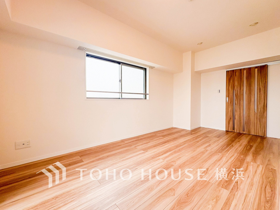 家族と過ごすひと時を溢れる光が優しく包み込むリビングダイニング。家族とともに、心穏やかに過ごすひととき。家族との時間、自分の時間を大切にできる空間がここにあります。