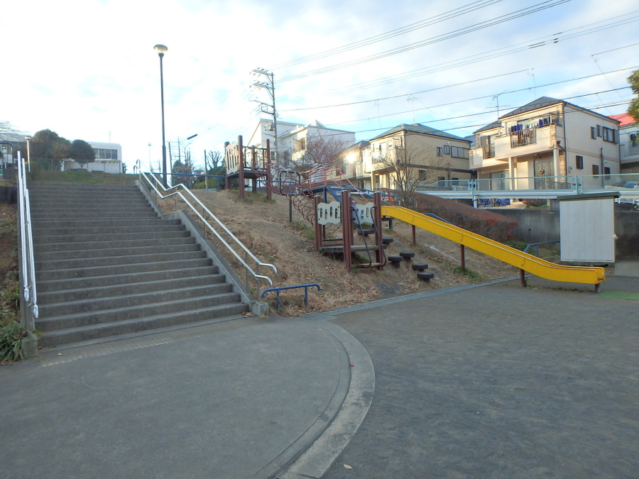 あたご公園　約290ｍ