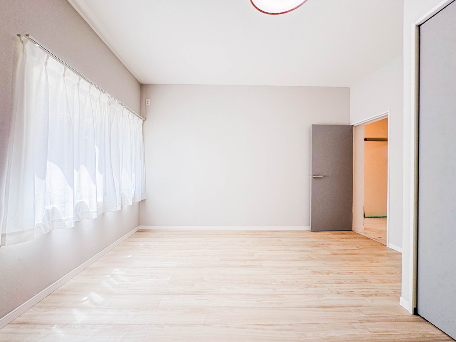 自然光が差し込む明るい空間。自分時間を充実させながら心豊かなひとときを過ごすための大切な空間です。
