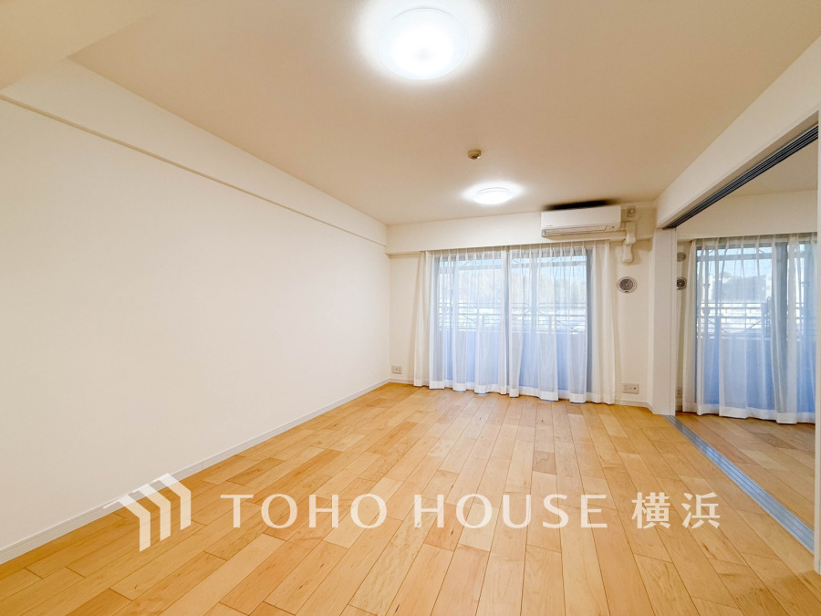 リビングに隣接した洋室の引き戸を開け放して空間を共有しながら開放的に使うこともできます。
