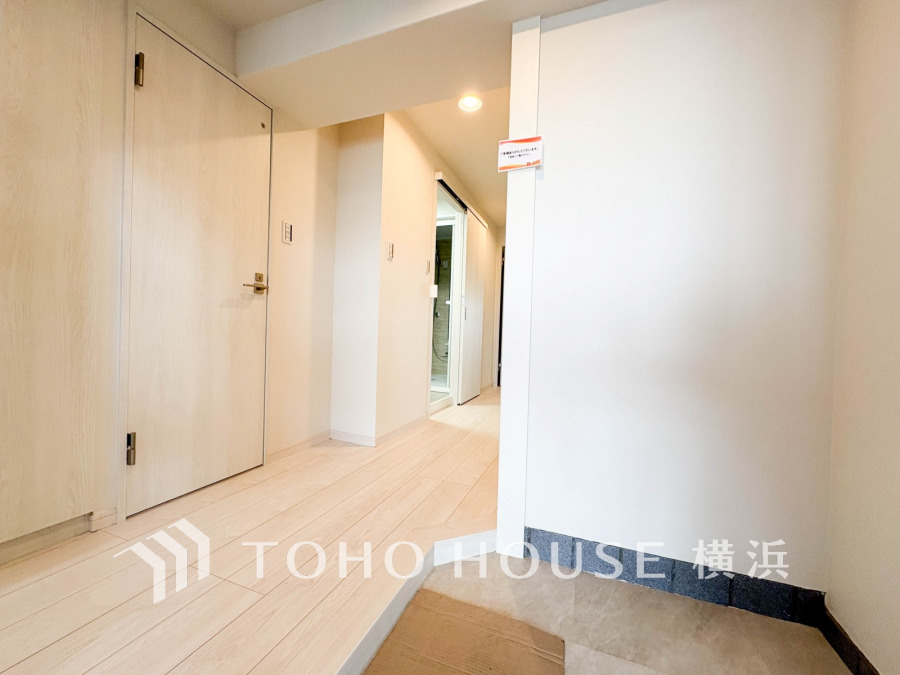 お客様をお迎えする玄関は落ち着いた雰囲気。帰り着くたびに洗練されたテイストの空間に迎えられ誇りと喜びを感じる玄関まわりです。