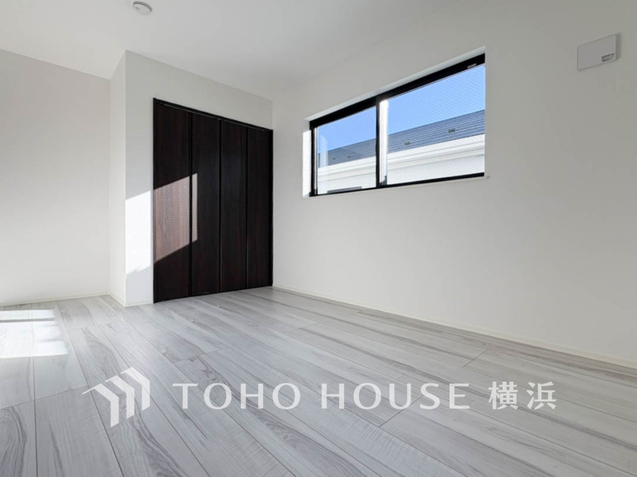 採光もアクセントの一つとして。プライベートルームにはやさしい光が射し込んでいて、この明るい好みの空間で読書をしたり、音楽を聞いたりと一人の時間も充実したものにできます。