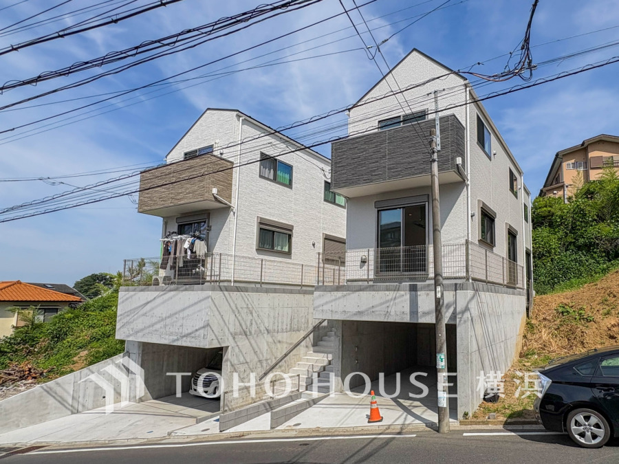 全室に南西からの陽光が差し込む明るいお住まい。地下車庫1台分付きです。