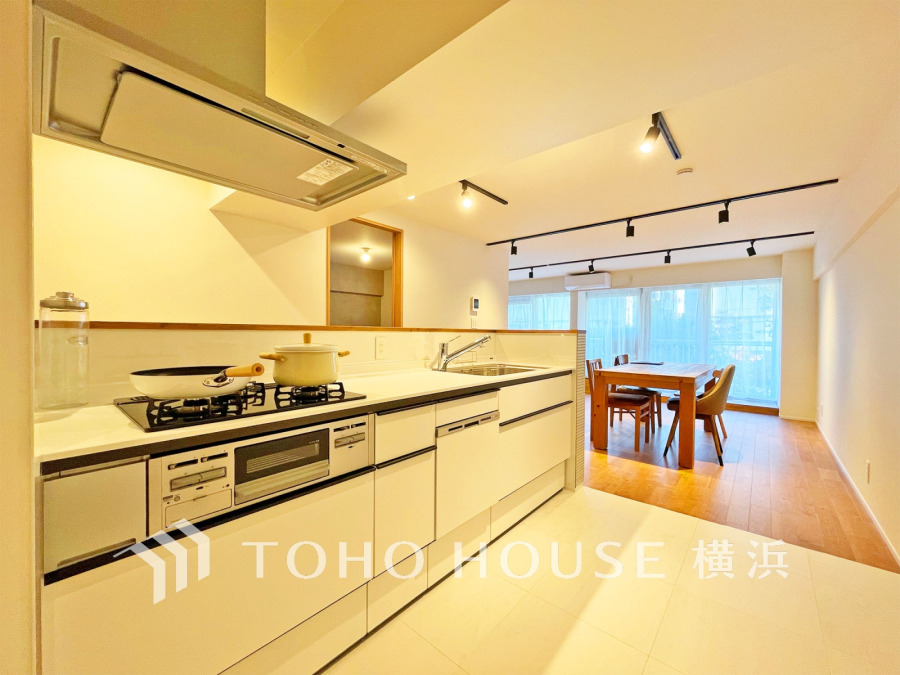 キッチンはゆとりある5.7帖。リビングと一体感を感じられる開放感のある空間です。

