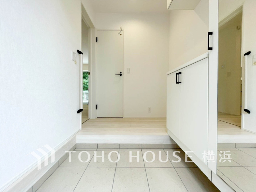 居住者の帰り、訪れる方を優しく迎え、やすらぎに満ちた生活空間を予感させる。健やかな暮らしを楽しめそう。