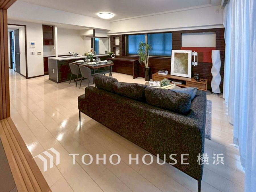 家族みんなが爽やかに健やかに過ごせるように、溢れる光をたっぷり取り込んだリビングダイニング。集いの場、憩いの場としての快適性を求めたやすらぎの空間です。