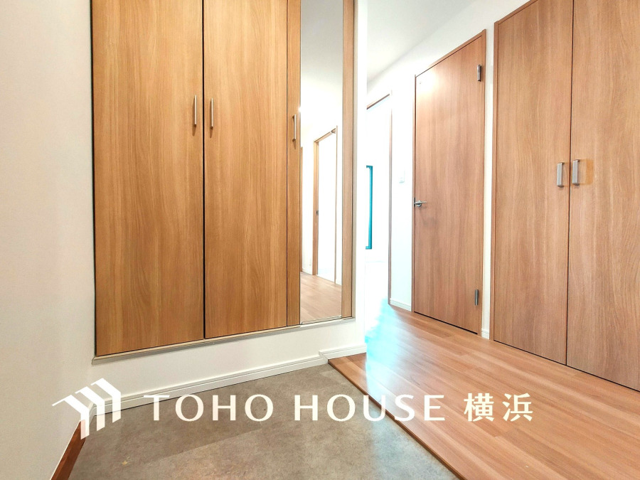 清潔感溢れる玄関がお出迎えする本邸宅の物語は、ここから始まる日常を期待させます。この場所には「希望」と「優越」で包み込んでくれる「特別」な空間があります。