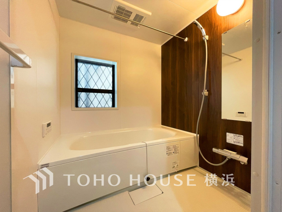 1日の疲れを取り心身を癒すことができる住まいの中のリラクゼーション空間、バスルーム。落ち着いた気分でお過ごし頂けるよう、シックなカラーで上質感を演出しました。