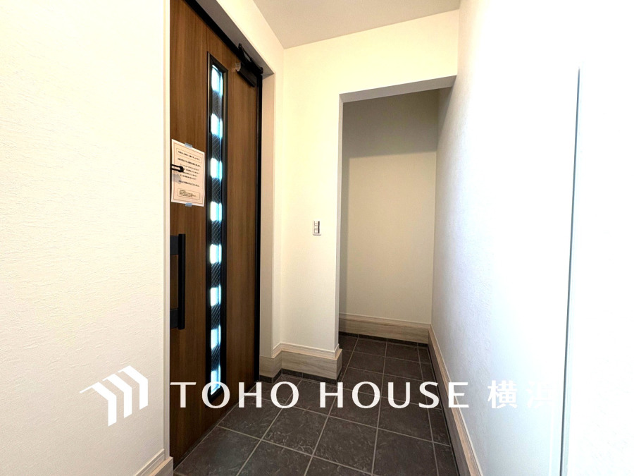 居住者の帰り、訪れる方を優しく迎え、やすらぎに満ちた生活空間を予感させる。健やかな暮らしを楽しめそう。