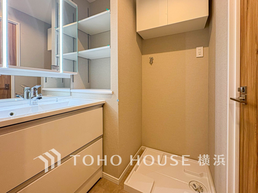 ご家族の1日が始まり、1日の終わりを締めくくる洗面空間。快適に過ごせることはもちろん、気品や優雅さを兼ね備えたパウダールームです。