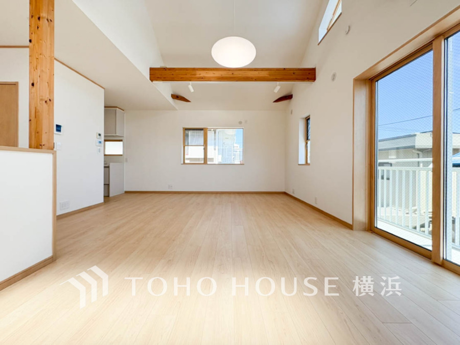 LDKは広々した大空間。家族やお客様との時間など、多くの時を刻む空間。何気なく過ぎる時でさえも上質なひと時となる快適な空間を目指して