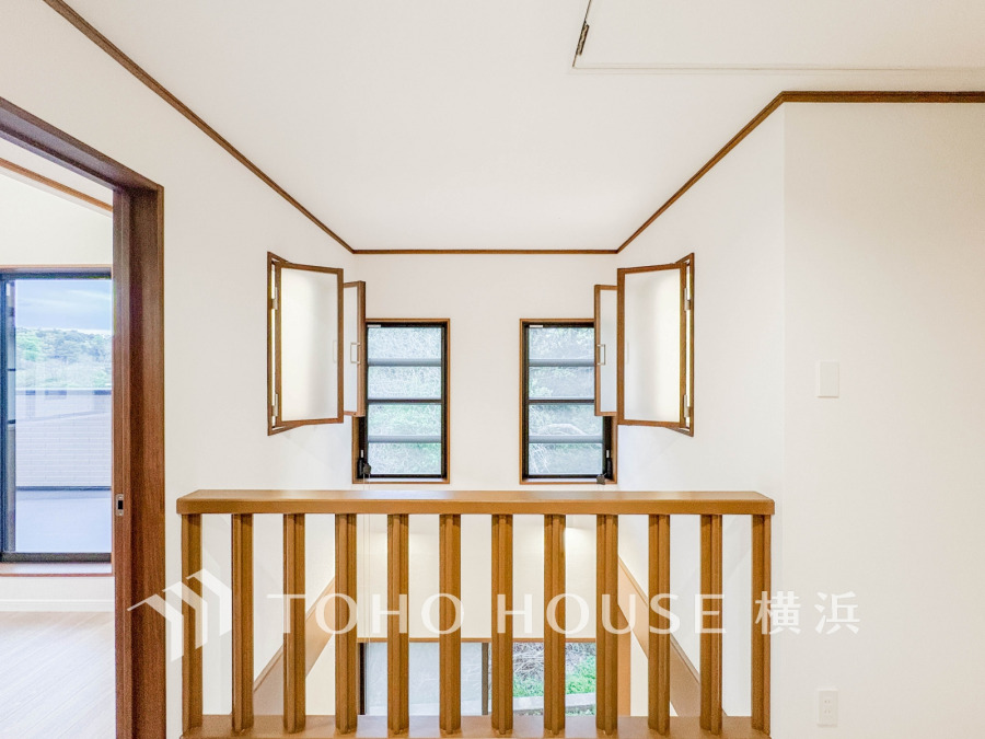 開放的な吹き抜けを採用したお住まい。光と風が通る心地よい空間です。