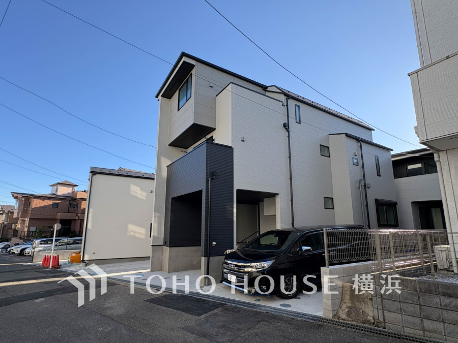 住む人を映し出す洗練された佇まいは、いつまでも輝き続けながらいつしか街の風景に溶け込んでいきます。