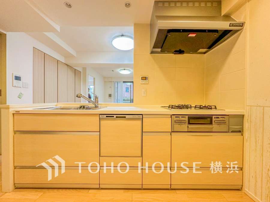 ご家族みんなで調理ができる位のスペースを実現したキッチン空間となっております。みんなで作った料理を召し上がりながらの会話は、どのような物になるのでしょうか。