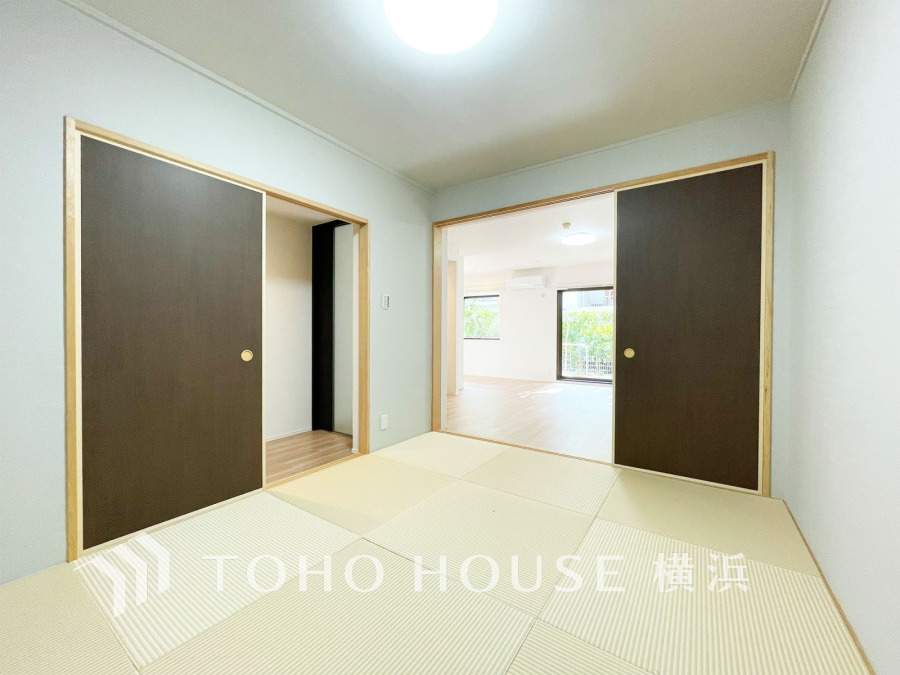 和の空間はあるだけでホッと落ち着ける場所になります。優しい感触の畳の上で寛いだり、お子様と遊んだり、客間としても重宝する居心地の良い空間。