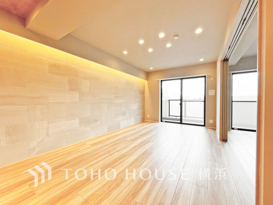 豊かな光が照らすこの場所は、たわいもない会話を楽しみ、ゆったりとした時間を過ごす場所。家族の日常が刻まれる大切な空間です。