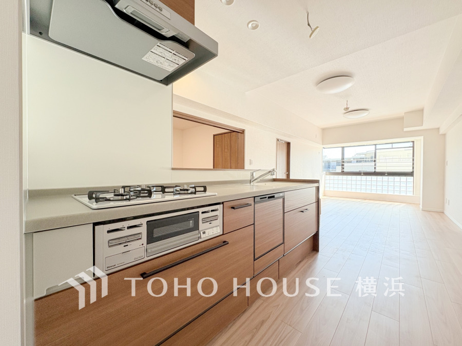 開放的な対面キッチンは、リビングで寛ぐご家族と会話をしながらお料理が出来ます。