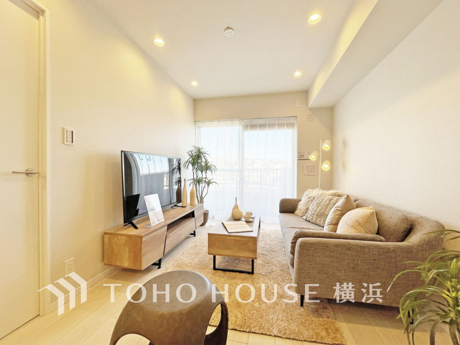 柔らかな光が広がり、デザインされた美しい内装が織り成す家族の集う場所。楽しい会話やさまざまな時が織りなすご家族の時間が丁寧に紡がれていく大切な空間。