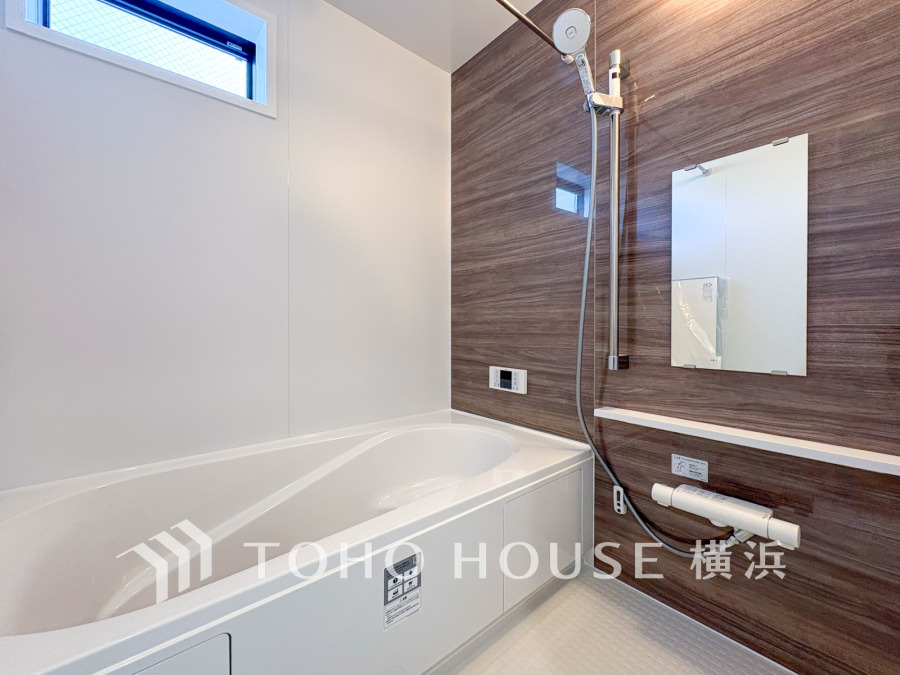 掃除のしやすさ・収納の便利さなど、おふろを使う人、お手入れする人、みんなにとっての「しあわせ性能」を追求したバスルームを採用いたしました。