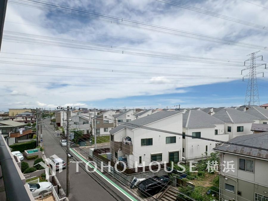 開放感があり、遮るものもなく気持ちのいい景色が広がります。お部屋にも爽やかな風と暖かく柔らかな日差しが差し込み、毎日の暮らしを豊かに彩ります。