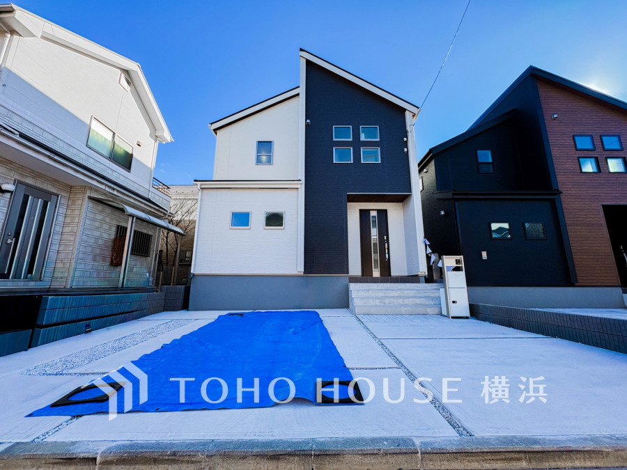 住む人を映し出す洗練された佇まいは、いつまでも輝き続けながらいつしか街の風景に溶け込んでいきます。