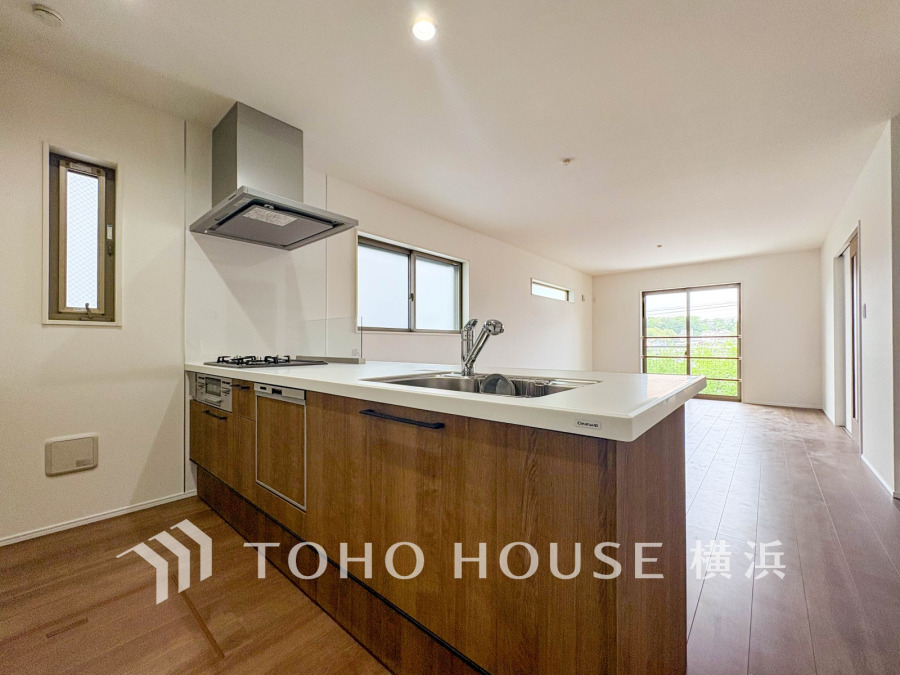 誰もが使いやすいデザインにこだわったキッチン。プライベートスペースを彩るインテリアとしての美と、快適な日常を支える機能性と強さがひとつになったキッチンです。