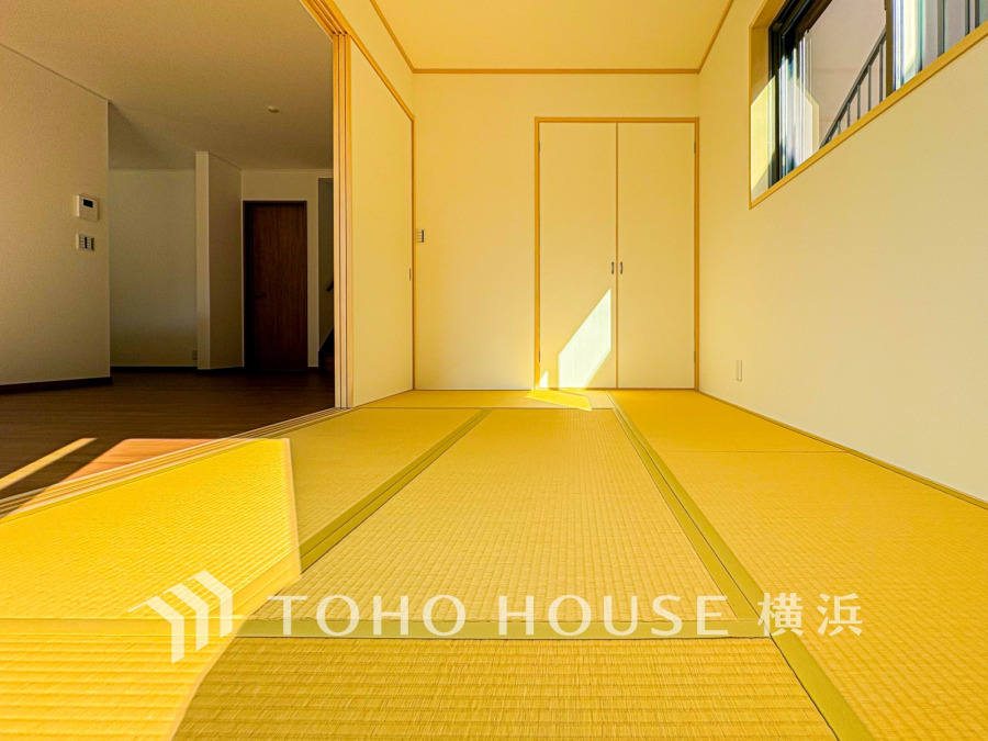 和室があることで落ち着きと癒しの空間が生まれます。来客時の客室としても利用できますし、お子様のプレイルームやお昼寝に最適なお部屋です。