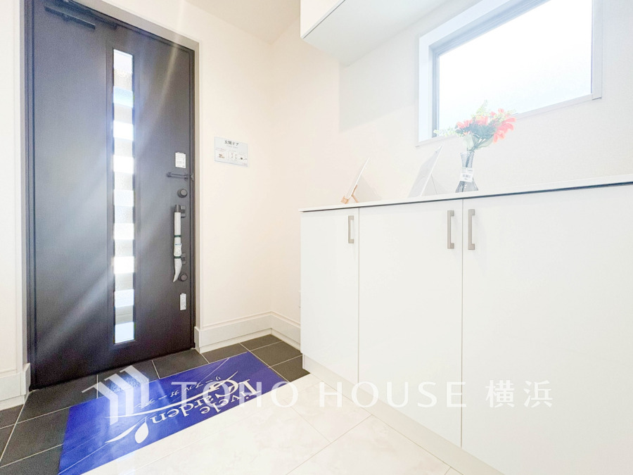 居住者の帰り、訪れる方を優しく迎え、やすらぎに満ちた生活空間を予感させる。健やかな暮らしを楽しめそう。