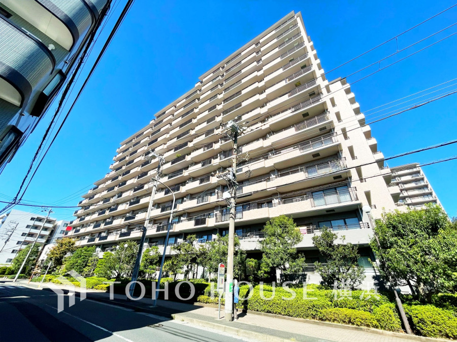風を感じ青い空から太陽の恵みを感じる温もり溢れる佇まい。住む人を映し出す洗練された佇まいは、いつまでも輝き続けながらいつしか街の風景に溶け込んでいきます。