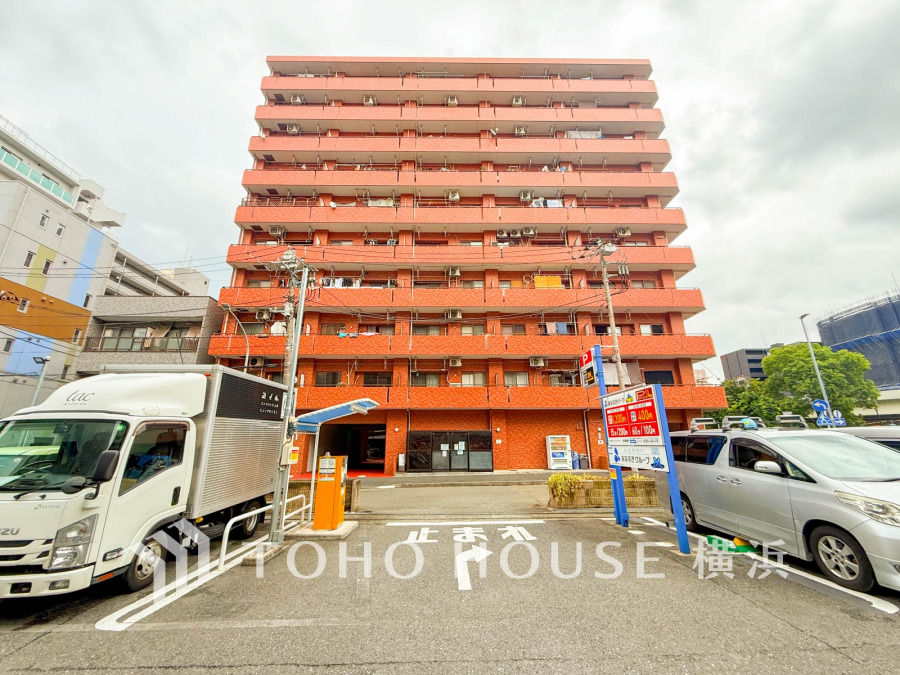 住む人を映し出す洗練された佇まいは、いつまでも輝き続けながらいつしか街の風景に溶け込んでいきます。