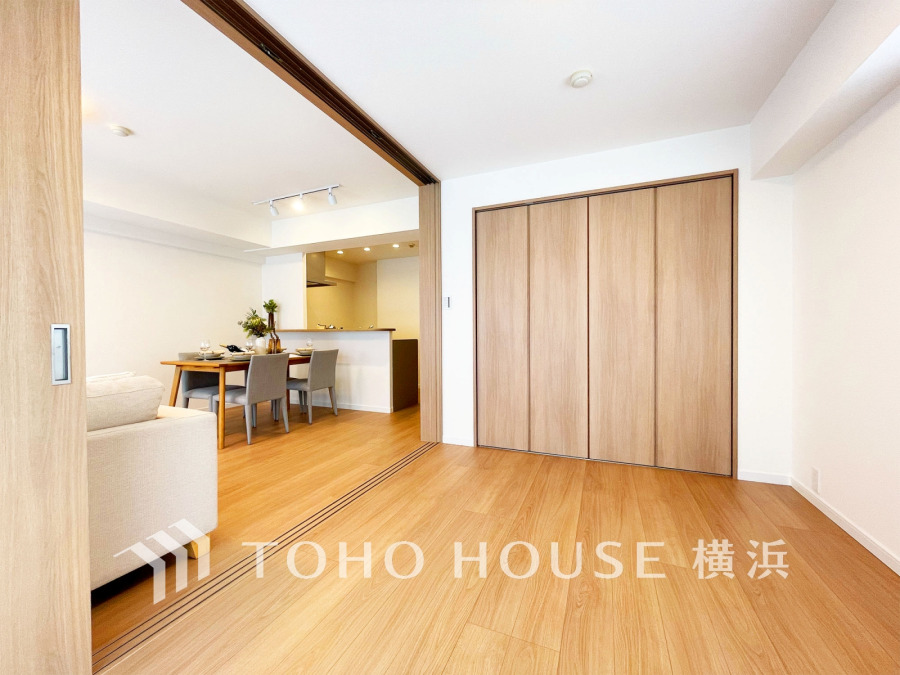 リビングに隣接した洋室は、引き戸を開け放してLDK空間を共有しながら開放的に使うこともできます。
