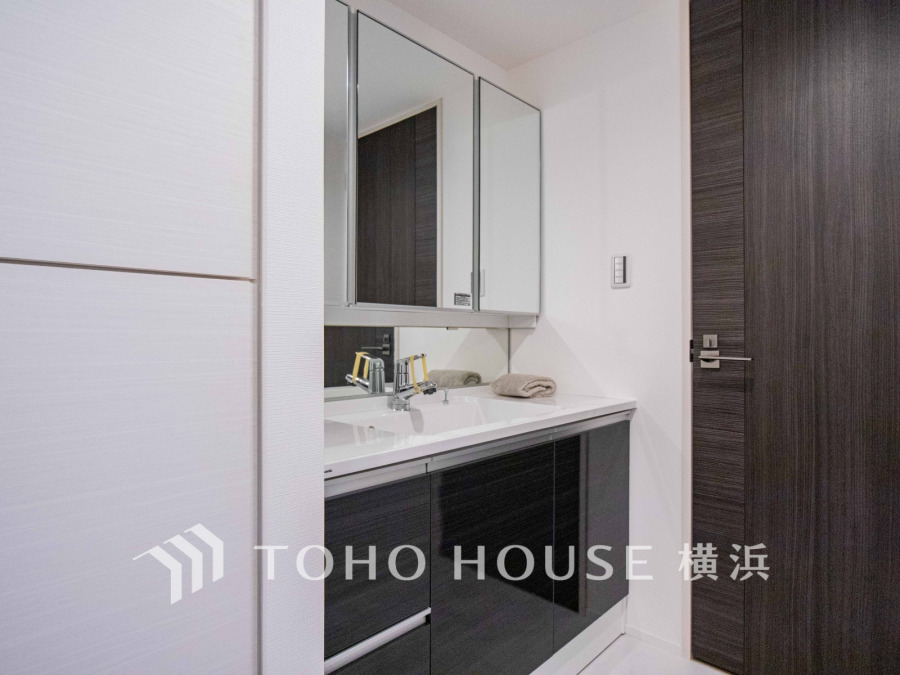 一日の始まりと終わりを心地よく演出してくれる、多彩な機能が備えられたパウダールーム。心地よいリフレッシュ空間です。