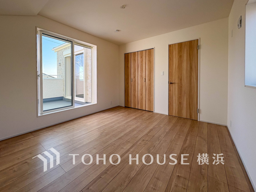 採光もアクセントの一つとして。プライベートルームにはやさしい光が射し込んでいて、この明るい好みの空間で読書をしたり、音楽を聞いたりと一人の時間も充実したものにできます。