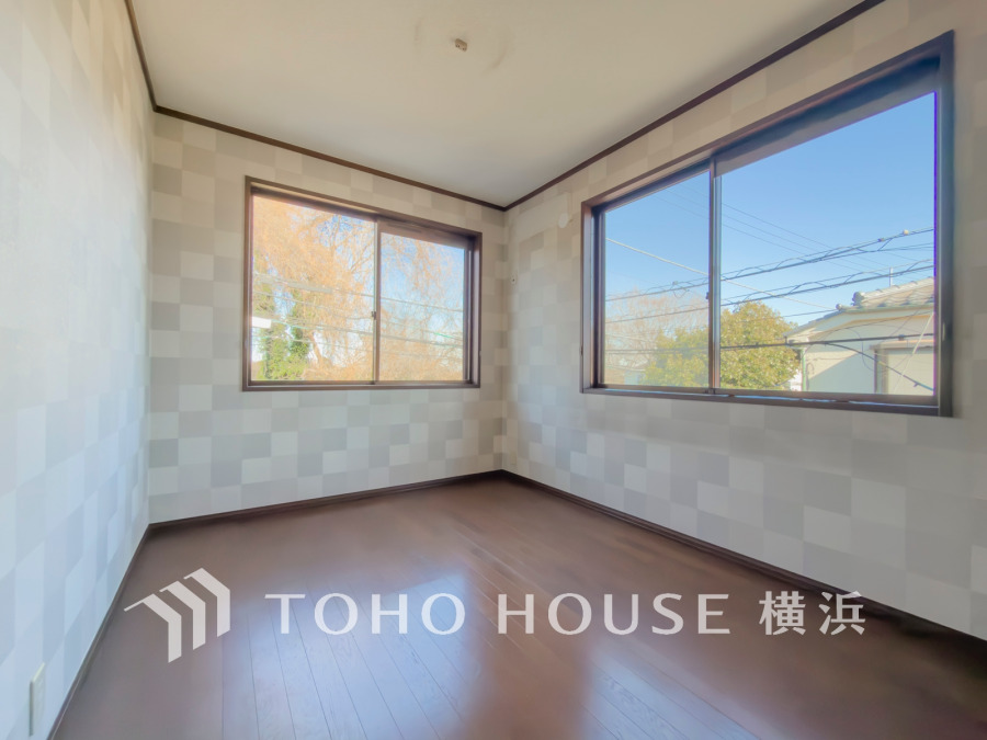 採光もアクセントの一つとして。プライベートルームにはやさしい光が射し込んでいて、この明るい好みの空間で読書をしたり、音楽を聞いたりと一人の時間も充実したものにできます。