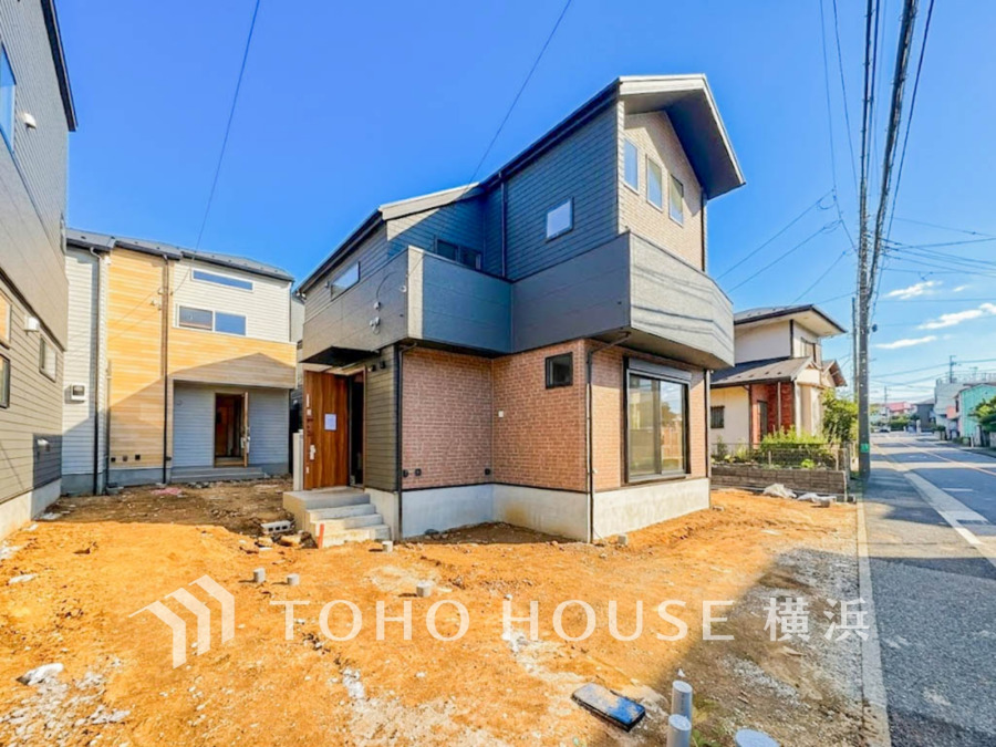 穏やかな風と陽光を導き、プライバシーに配慮された設計プランを採用し、居住性を一段と心地よいものにしています。周辺環境とのコラボレーションにより明るく開放的な空間を演出。