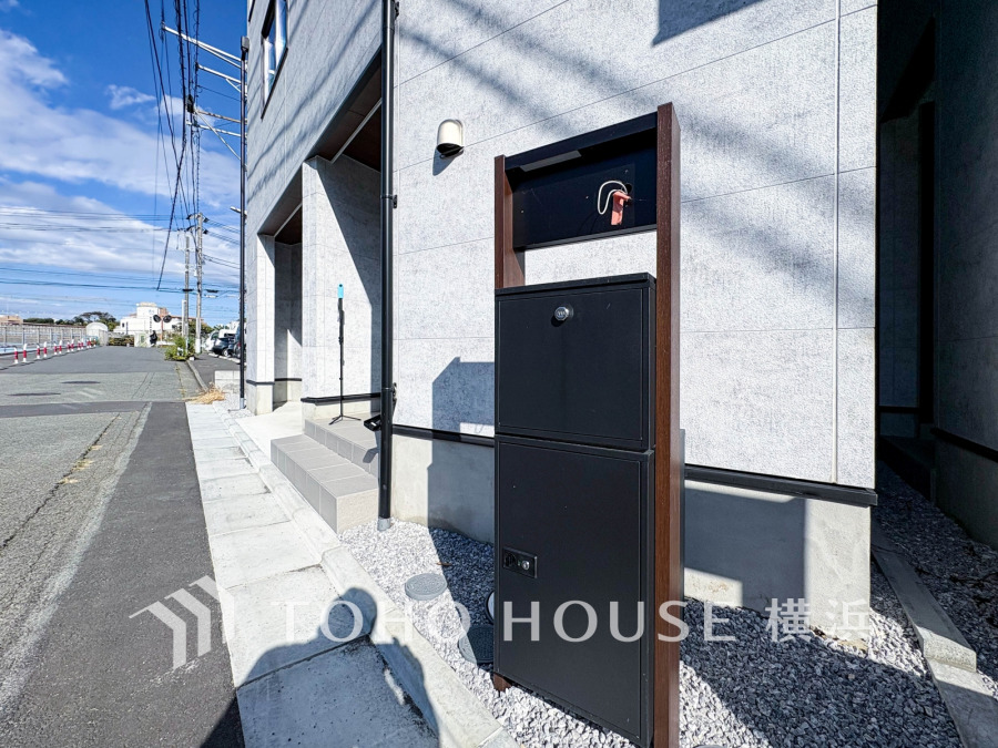 お客様をお迎えする玄関は落ち着いた雰囲気。帰り着くたびに洗練されたテイストの空間に迎えられ誇りと喜びを感じる玄関まわりです。