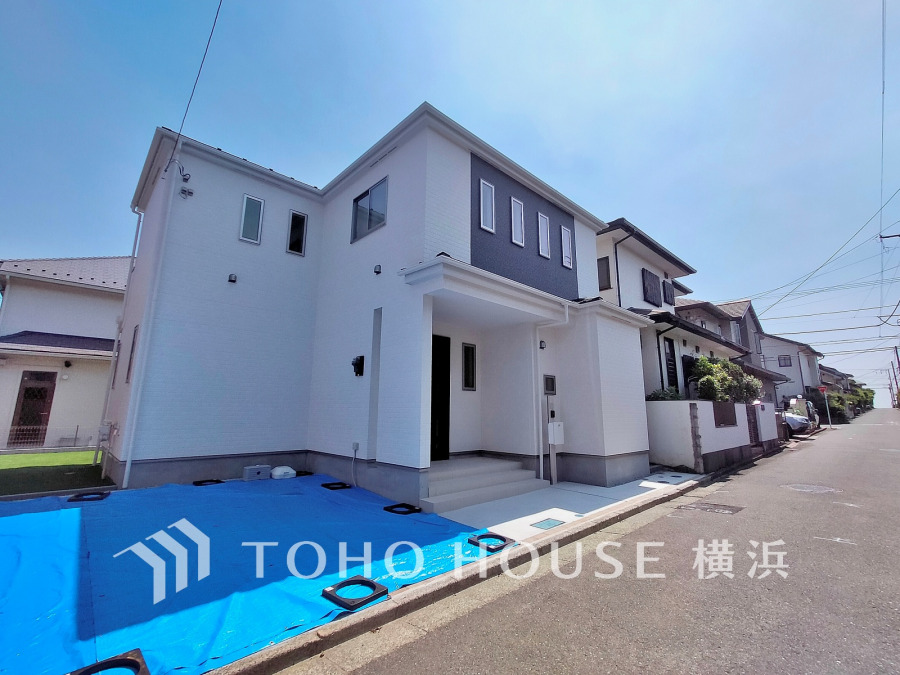 住む人を映し出す洗練された佇まいは、いつまでも輝き続けながらいつしか街の風景に溶け込んでいきます。