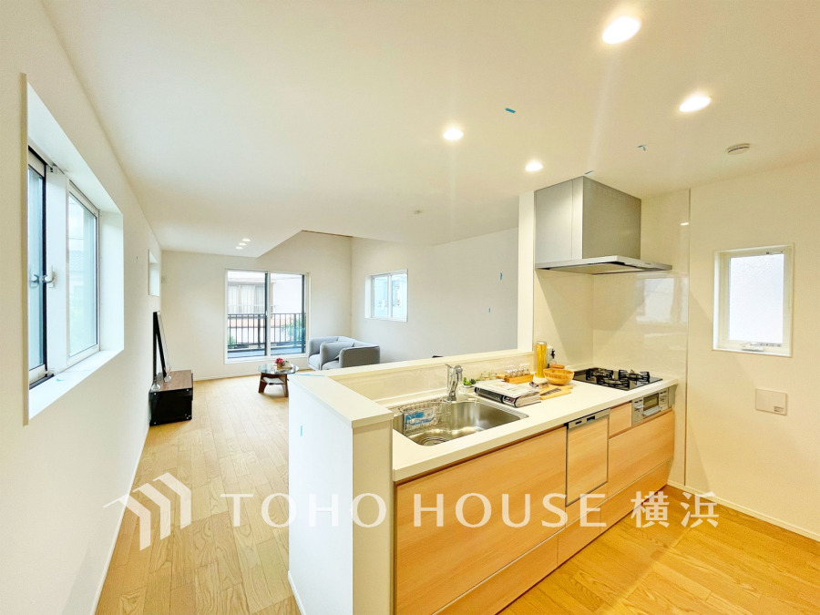 太陽の恵みを受けた明るい空間。吹きぬける風を感じながら爽やかで風通しの良い暮らしが叶います。
