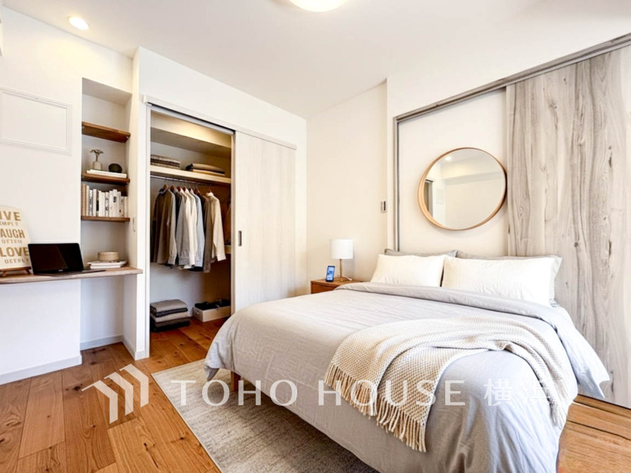 穏やかな寛ぎを届ける上質仕様のゆとりあるお部屋。自分時間を充実させながら心豊かにできるプライベート空間。※家具・調度品はAIによるイメージです