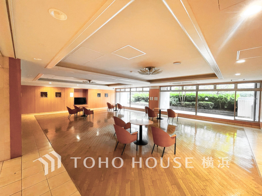 エントランスを入ると視界に飛び込んでくる、スタイリッシュな空間。アーティスティックに演出された優しさと個性を醸し出すこの場所から向かう寛ぎの我が家。