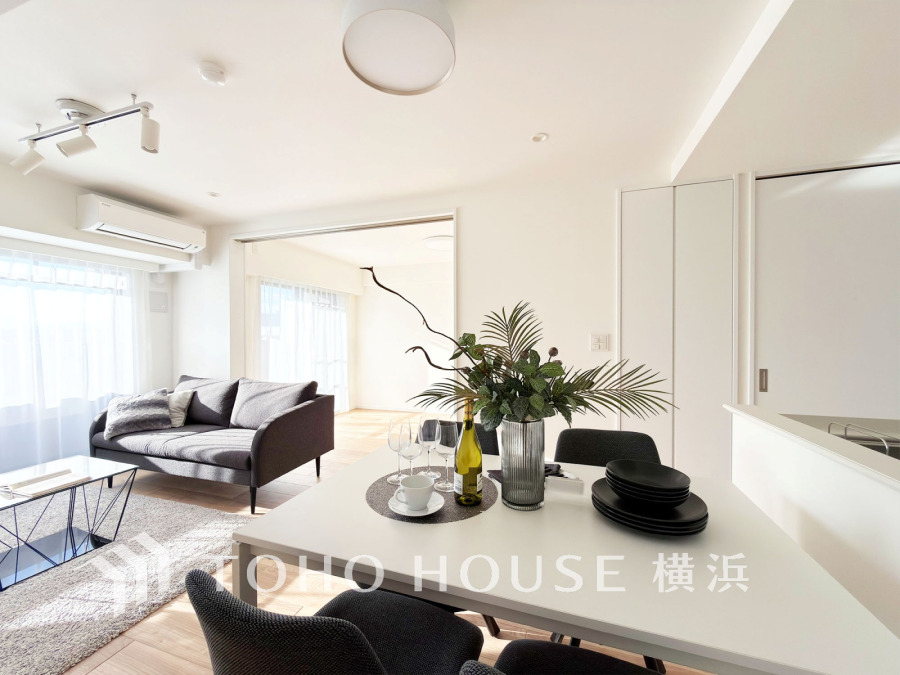 たくさんの想いが美しいカタチに彩られた時、そこにはひと時のくつろぎが生まれ、ゆっくりと愛着が育まれていきます。