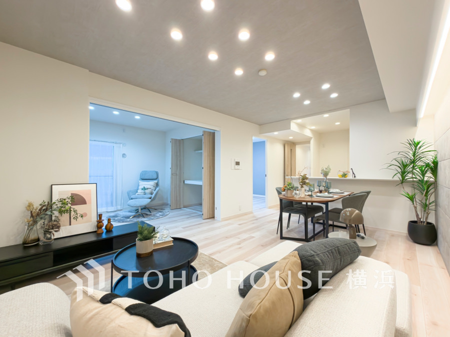 リビングに隣接した洋室の引き戸を開け放して空間を共有しながら開放的に使うこともできます。
