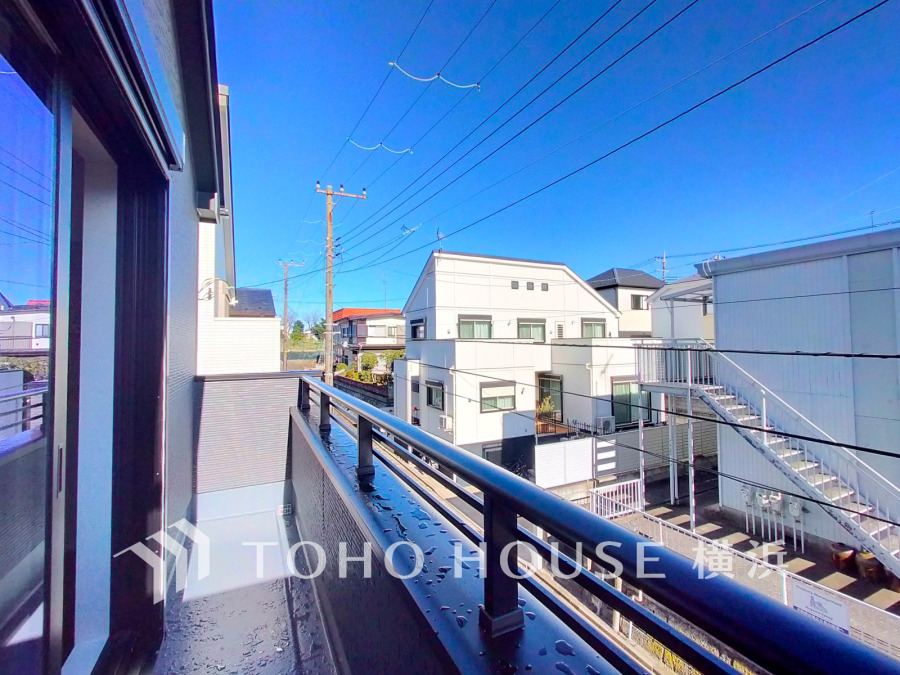 気持ちのいい空が見渡せるバルコニー。爽やかな風を感じて、心躍る素敵な暮らしがはじまります。