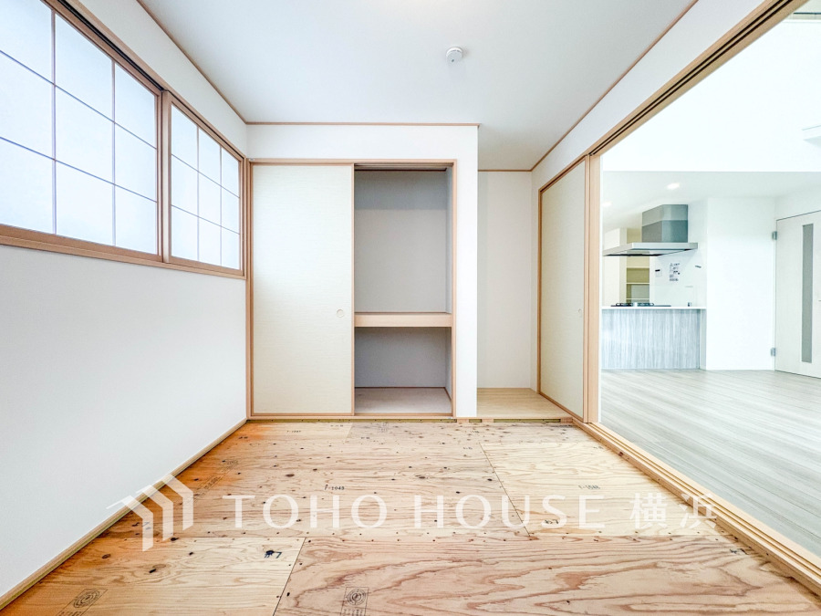 和室は有るだけでも落ち着く空間ですが、 「家族団らん」 「来客時の客間」「赤ちゃんのお昼寝」等々多目的なスペースとして活用出来る便利な空間です。