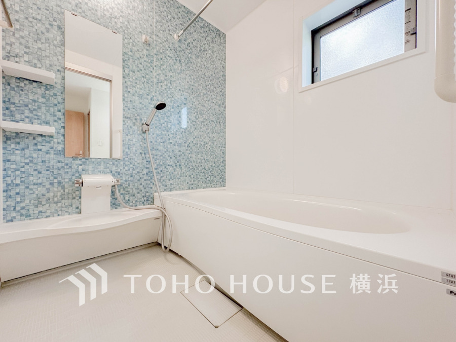 掃除のしやすさ・収納の便利さなど、おふろを使う人、お手入れする人、みんなにとっての「しあわせ性能」を追求したバスルームを採用いたしました。