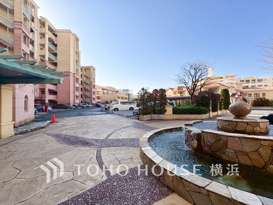 こだわりが無数に込められた美しいデザイン。ビッグコミュニティならではの充実の共用施設や中庭など、ゆとりある豊かな毎日を彩ってくれることでしょう。