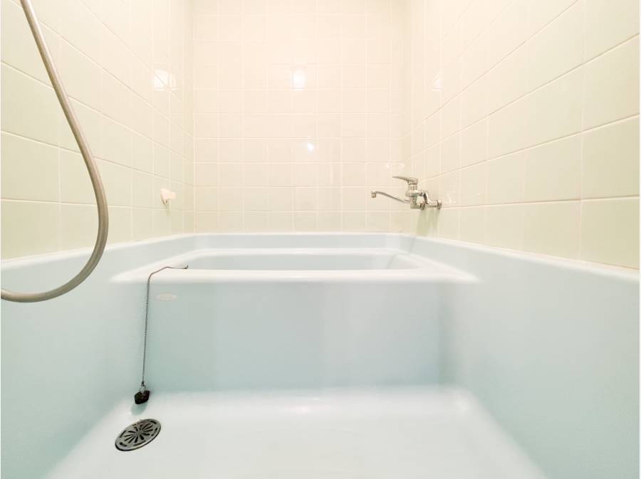 清潔感と和らぎあるカラーで統一し、一日の疲れをさっぱりと洗い流せる空間。シンプルで扱いやすいバスルーム。