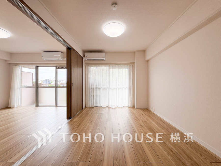 1日の疲れを癒し、心地よく寛げるようゆったりとした広さを確保しています。リビングと一体利用することで19.8帖の大空間として開放的に過ごすこともできます。