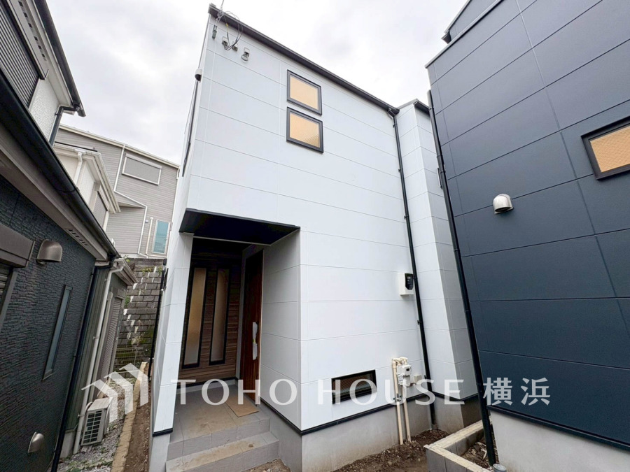 爽やかな青空の下に贅沢なほどに降り注ぐ陽光、豊かな居住性と、クオリティが見事に調和した住空間は、住まうことの喜びを感じさせてくれます。