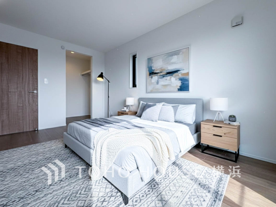 穏やかな寛ぎを届ける上質仕様のゆとりあるお部屋。自分時間を充実させながら心豊かにできるプライベート空間。（装飾品はAI加工です）